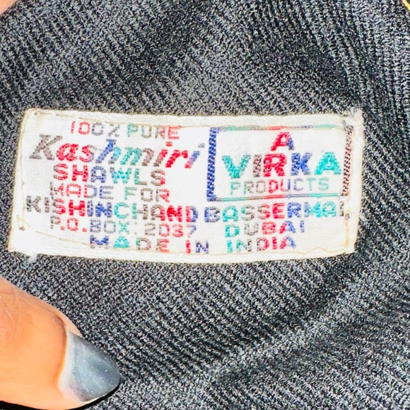 VINTAGE oversized embroidered scarf/wrap - Picture 9 of 9